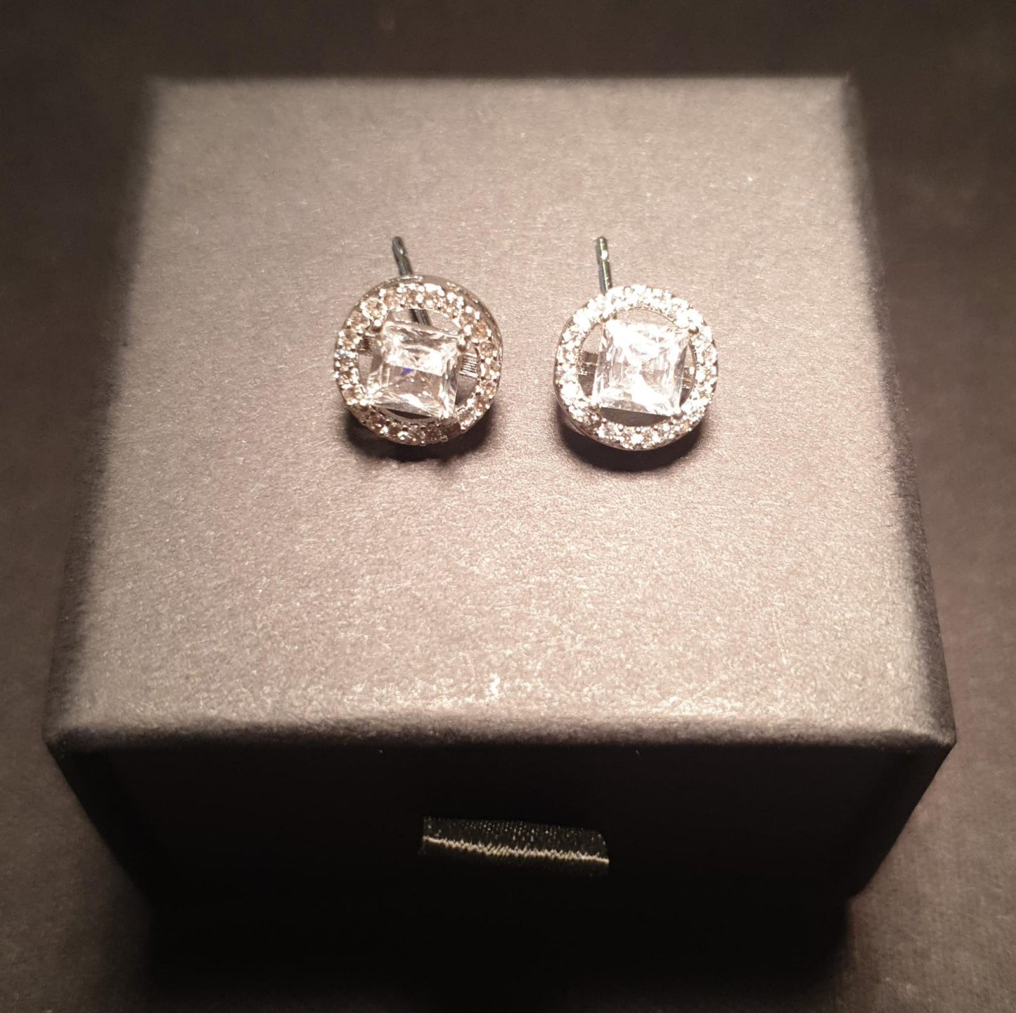 Shiny Round Shape Flower Copper Artificial Diamond 14K Gold Plated 16K Gold Plated Ear Studs