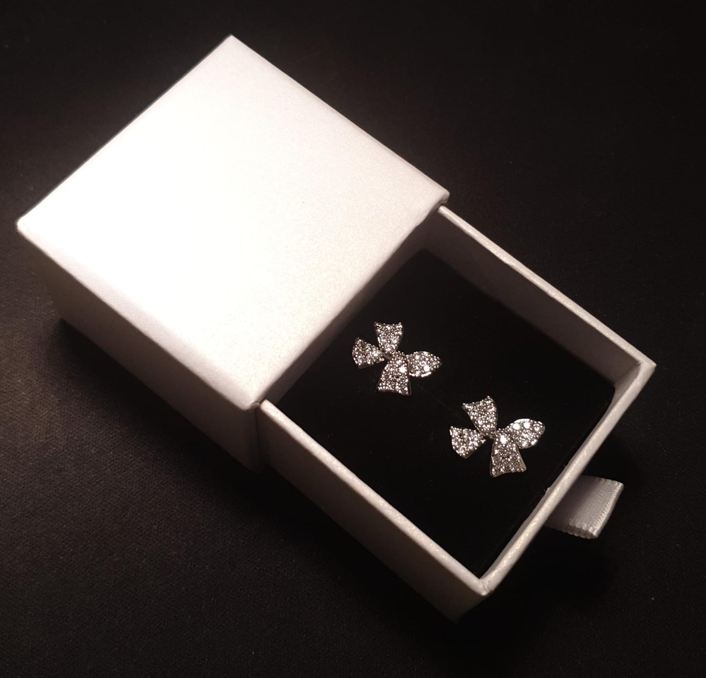 Casual Shiny Bow Shape Inlay Copper Artificial Ear Studs