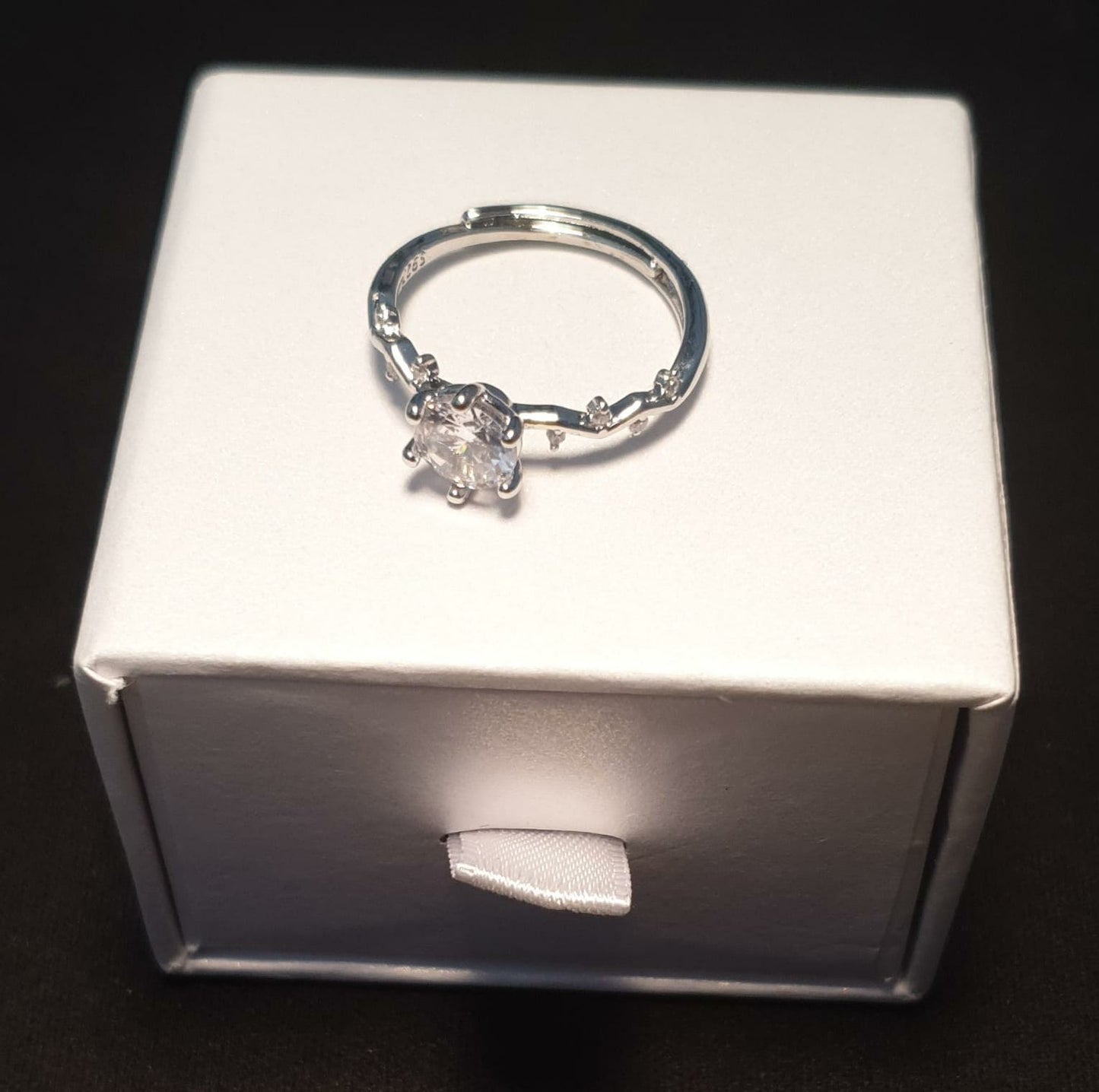 Simple Style Round Copper Inlay Zircon Ring