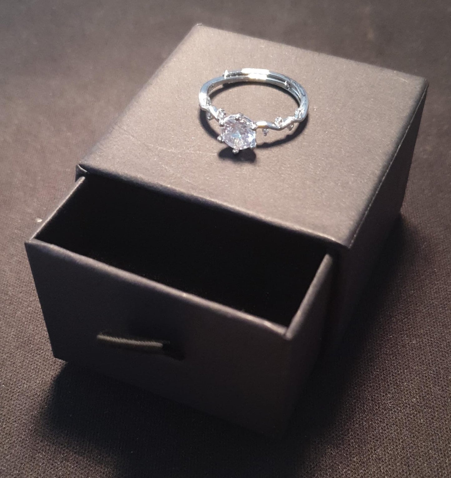 Simple Style Round Copper Inlay Zircon Ring