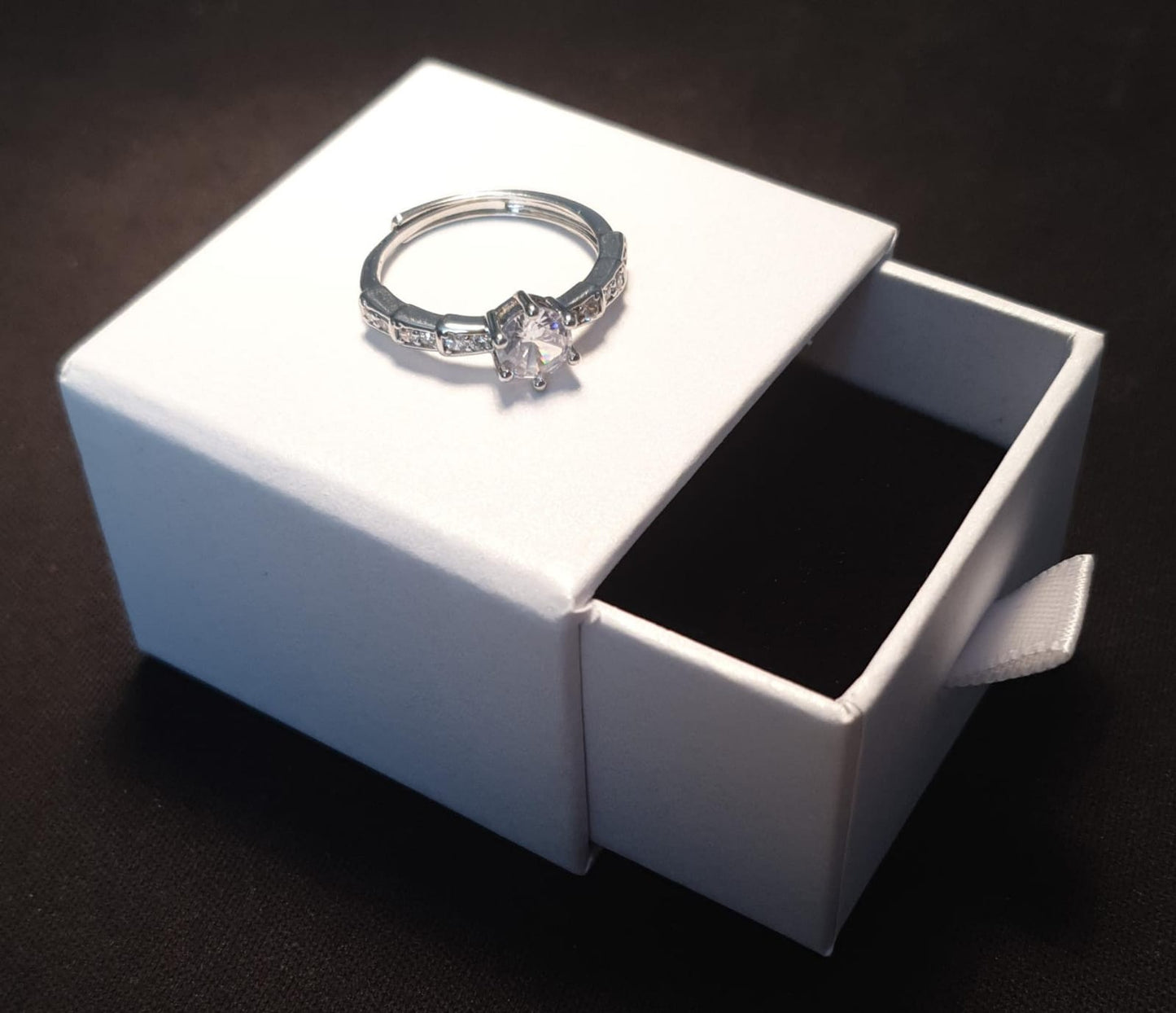 Simple Style Round Copper Inlay Zircon Ring