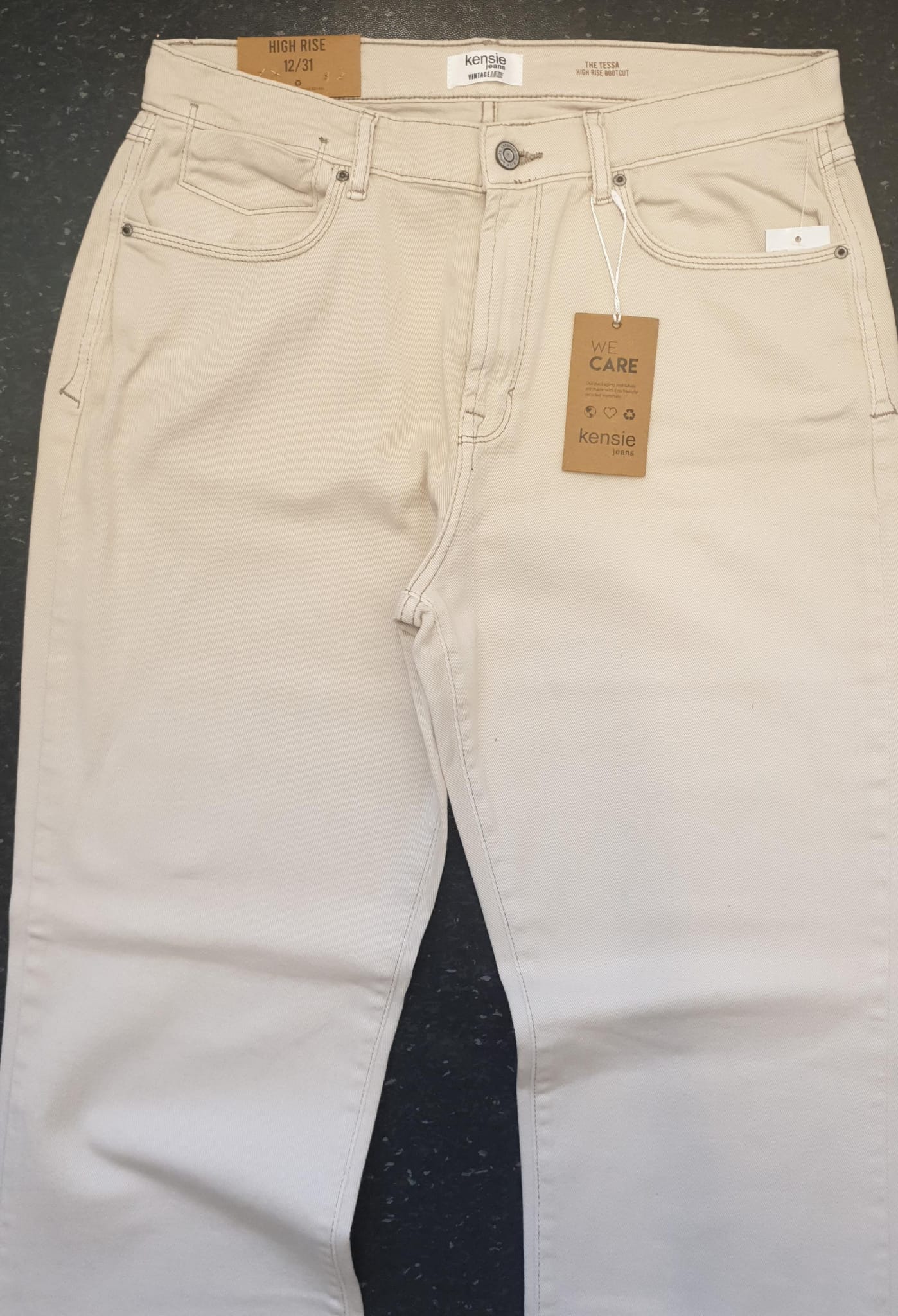 Kensie Medium Off-White Denim Jeans, Boot Cut 12/31