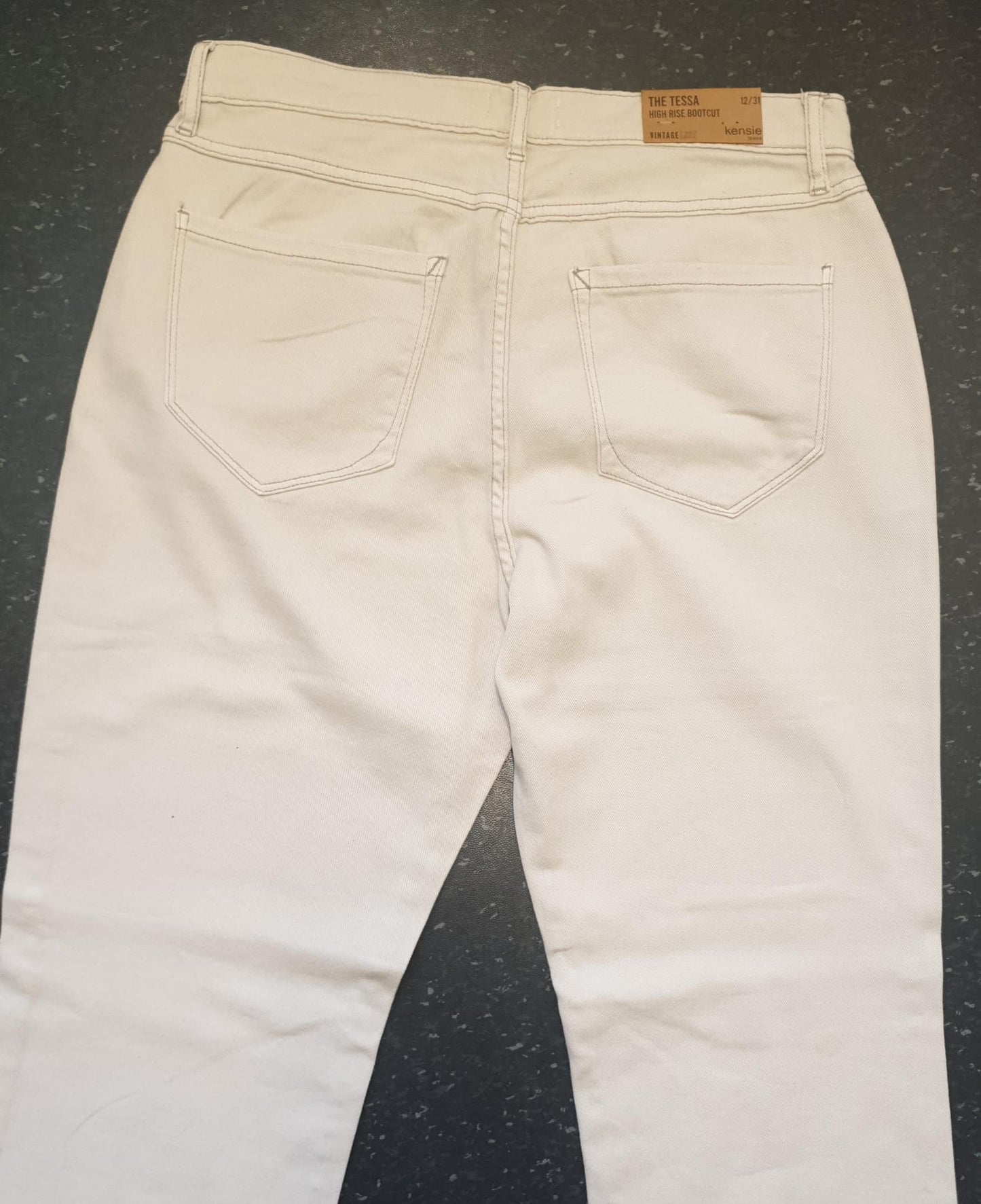 Kensie Medium Off-White Denim Jeans, Boot Cut 12/31