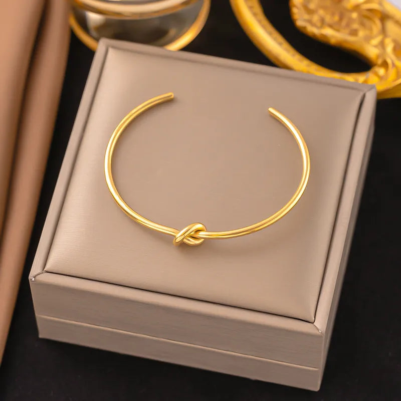 Knotted Bracelet Gold