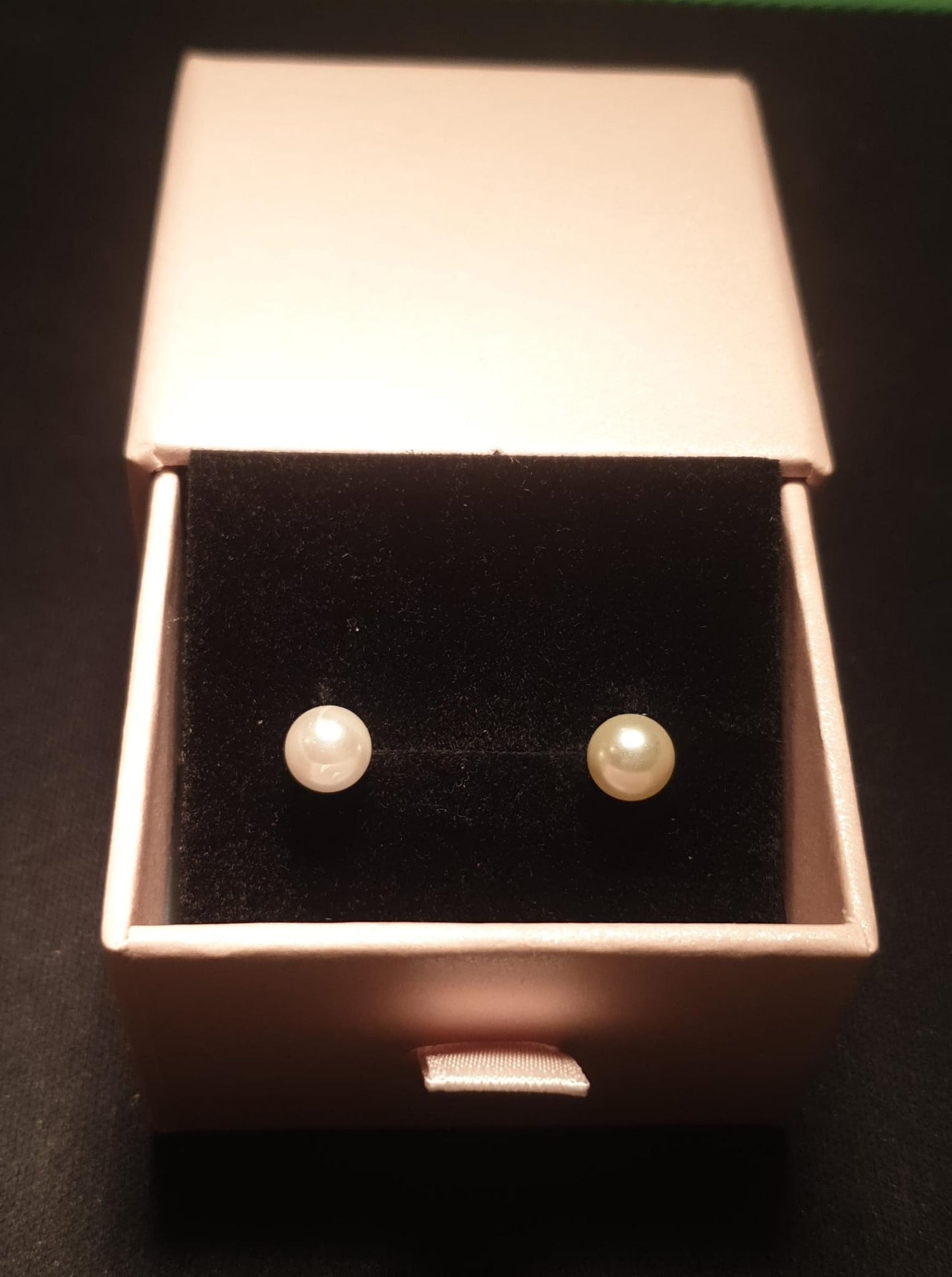 Casual White Pearl Ball Shape Copper Artificial Ear Studs