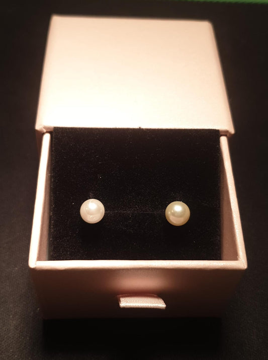 Casual White Pearl Ball Shape Copper Artificial Ear Studs