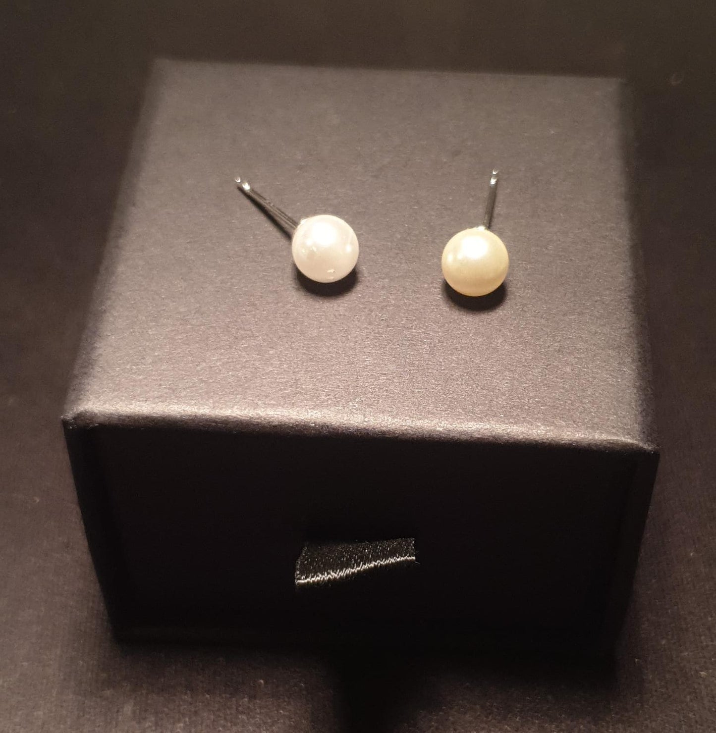 Casual White Pearl Ball Shape Copper Artificial Ear Studs