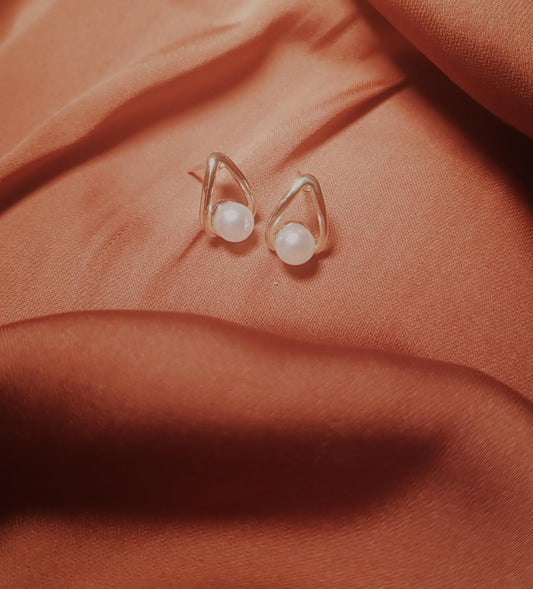 Silver Pin Retro Pearl Series Earrings Women's High Sense Of Niche Temperament New Personality Exquisite mini pearl stud Earrings